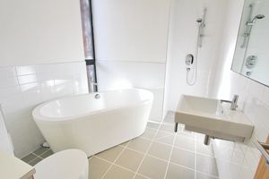 ENSUITE1- click for photo gallery